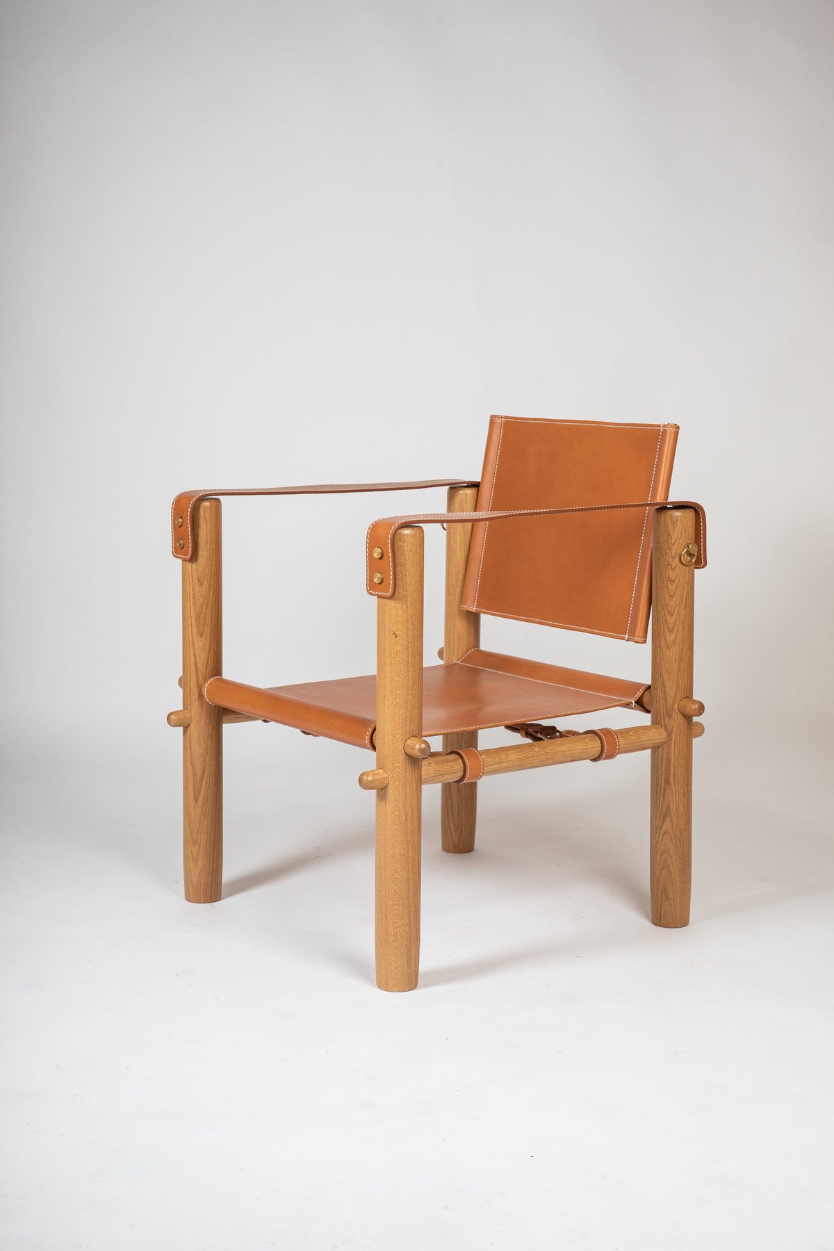 Cubica armchair in natural ash and natural leather, three-quarter view