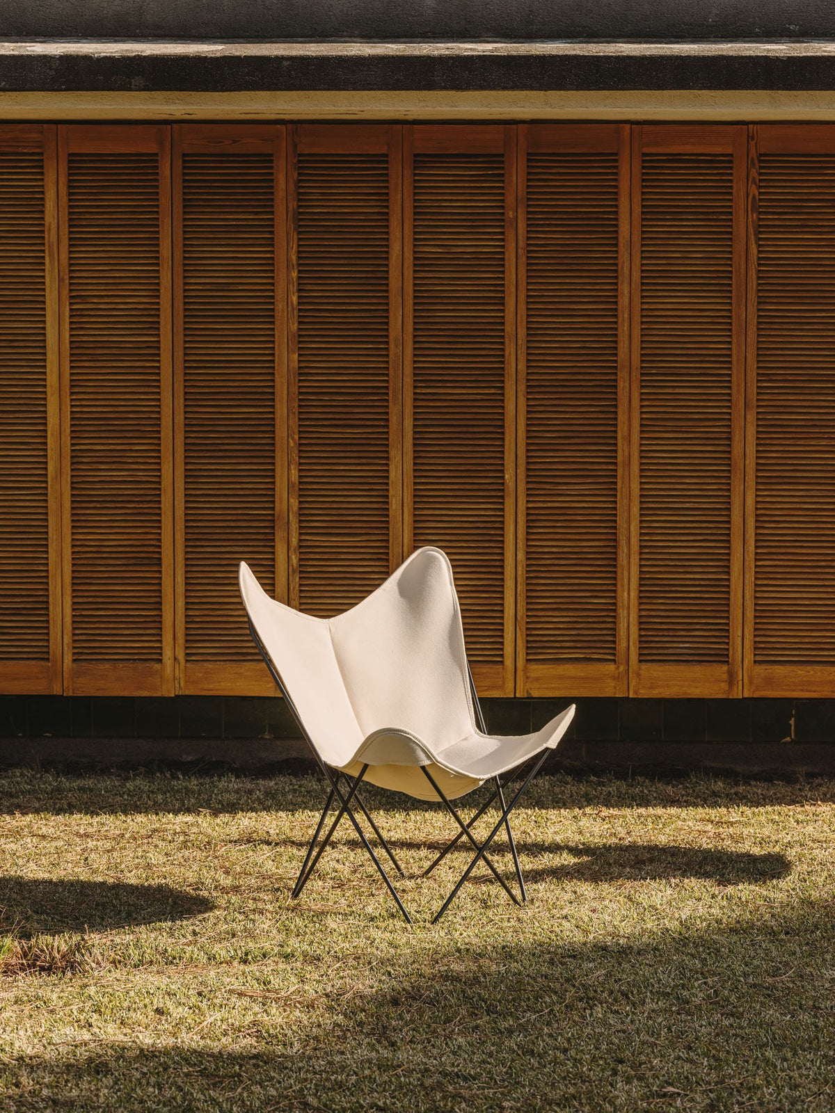 Bonet BKF® with a white canvas sling outdoors