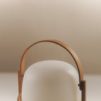 Detail of the curved cherry wood handle of the Cestita Batería