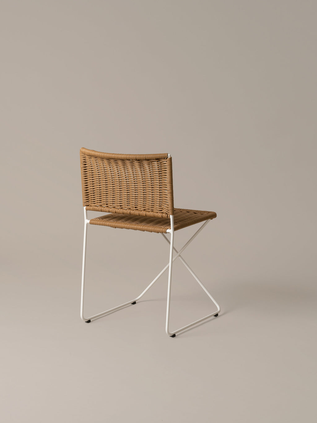 Three-quarter view of the Ramón chair in natural rattan